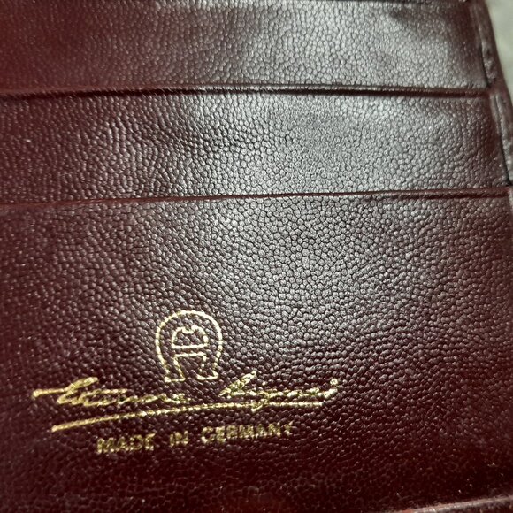 Vintage Etienne Aigner Burgundy Leather Bi-fold Wallet - Picture 4 of 10